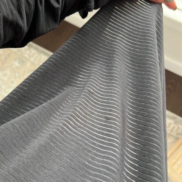 Mono B | Workout Top - Picture 3 of 4